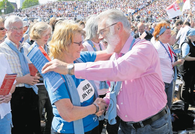 Friedensgruß bei einem Gottesdienst